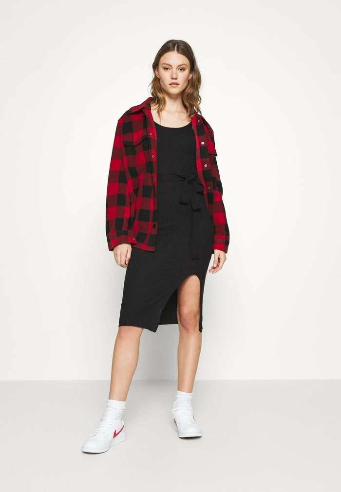 Even&Odd KNIT BELTED MIDI DRESS WITH SLIT - Shift Dress - Black 4 Even&Odd KNIT BELTED MIDI DRESS WITH SLIT - Shift Dress - Black - Image 2