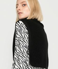 Even&Odd Cape - Black -Even&Odd Sales Store 17090c0bb5084c96890221000815ab11