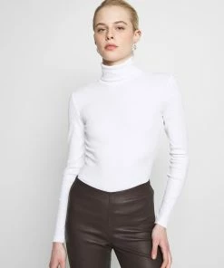 Even&Odd Long Sleeved Top - White