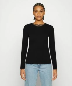 Even&Odd Long Sleeved Top - Black