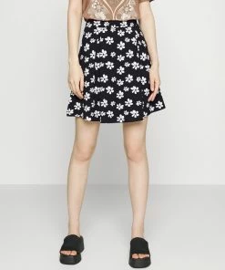 Even&Odd 2 PACK - A-line Skirt - Black/black/white 11 Even&Odd 2 PACK - A-line Skirt - Black/black/white -Even&Odd Sales Store 453bc6f3c7964f1daf1bee4ad94d37dd