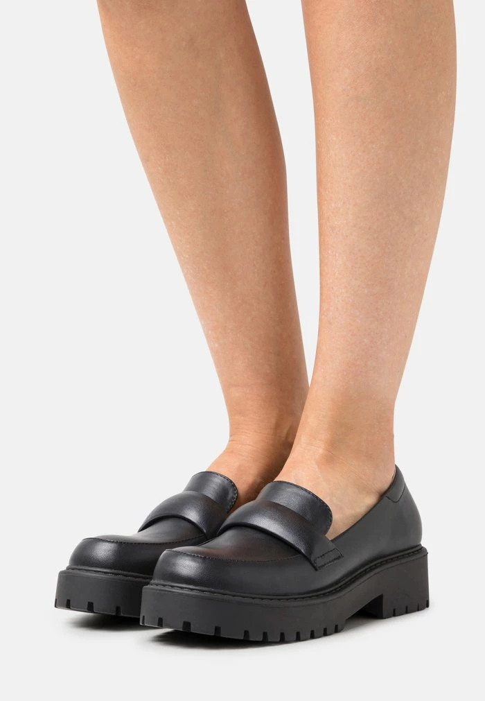 Even&Odd Slip-ons - Black 3 Even&Odd Slip-ons - Black