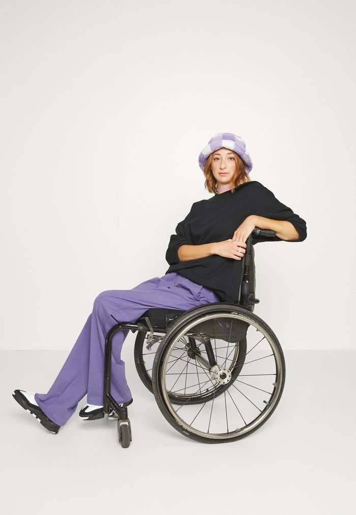 Even&Odd Sweatshirt - Black 6 Even&Odd Sweatshirt - Black - Image 4