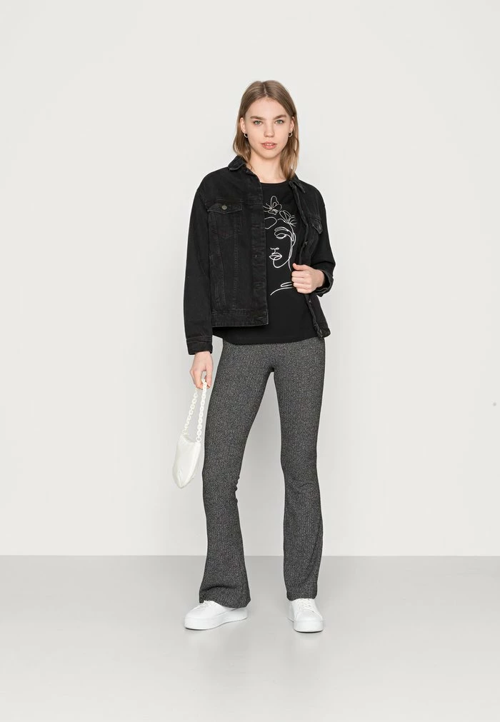 Even&Odd Print T-shirt - Black 4 Even&Odd Print T-shirt - Black - Image 2