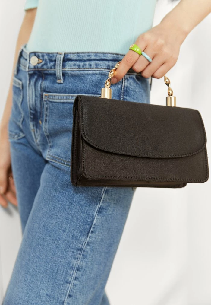 Even&Odd Clutch - Black 3 Even&Odd Clutch - Black