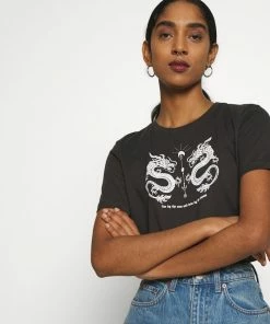 Even&Odd HATTIE MIRRORED DRAGONS TEE - Print T-shirt - 801 - Anthracite 11 Even&Odd HATTIE MIRRORED DRAGONS TEE - Print T-shirt - 801 - Anthracite -Even&Odd Sales Store e4d8e6a0a32b46dc8522170e57d7757f