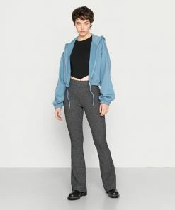 Even&Odd CROPPED LONG SLEEVE WITH POINTY HEM - Long Sleeved Top - Black 8 Even&Odd CROPPED LONG SLEEVE WITH POINTY HEM - Long Sleeved Top - Black -Even&Odd Sales Store ff0a5d81895349f58ee63b51ddac818a