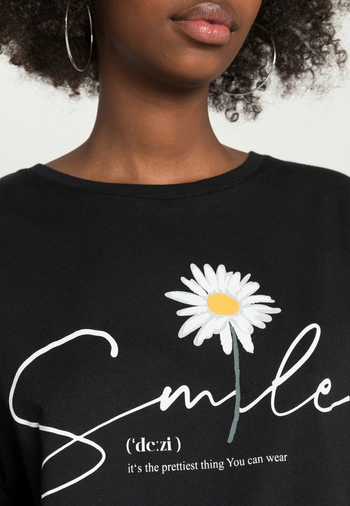 Even&Odd LIZ SMILE DAISY TEE - Print T-shirt - Black 7 Even&Odd LIZ SMILE DAISY TEE - Print T-shirt - Black - Image 5